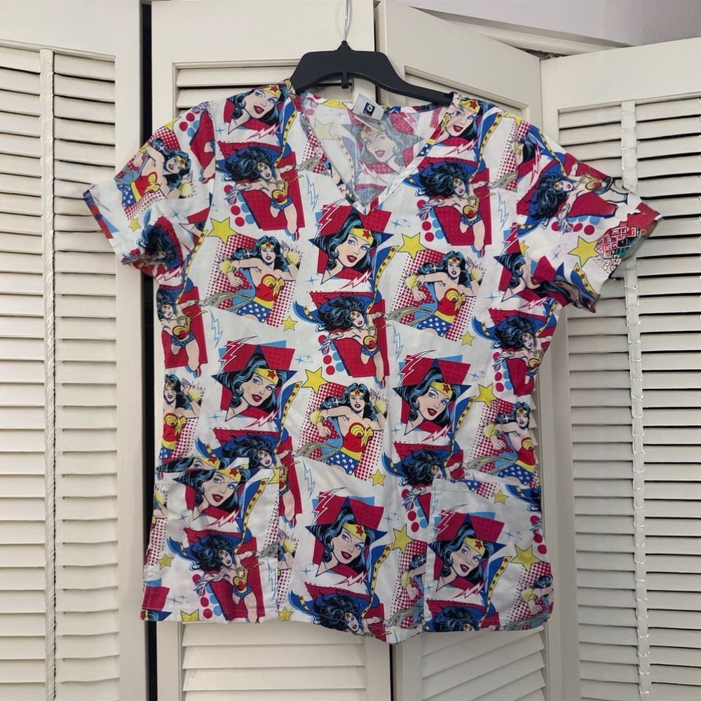 💥 Wonder Woman Scrub Top 💥